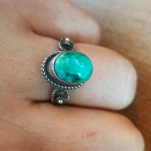 925 Silver and Turquoise Ring. - Picture 2 of 8